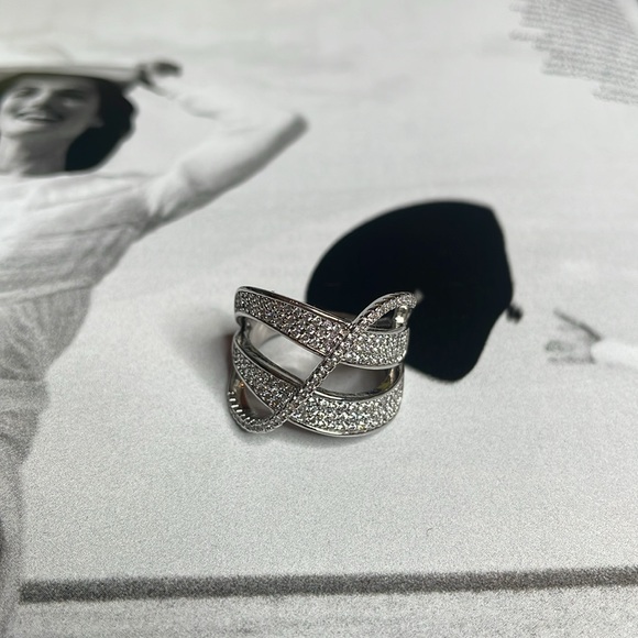 Swirl design silver ring - Picture 2 of 6